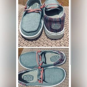 Hey Dudes Youth Girls Size 2 NEW